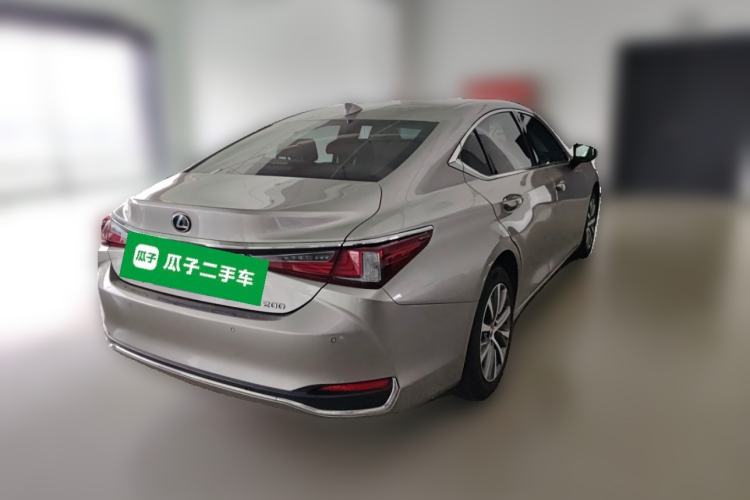 Used Lexus ES  Rear Right 45 Deg