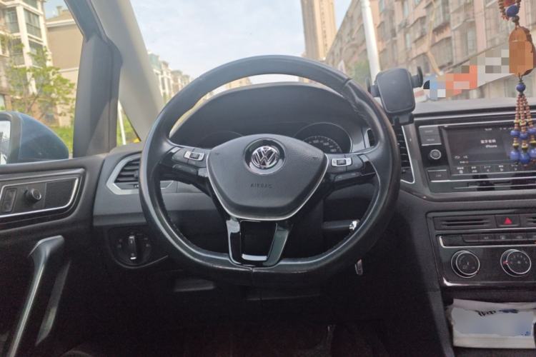 Used Volkswagen Golf Sportsvan 2018 230TSI Automatic Trend Edition Steering Wheel