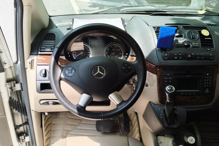 Used Mercedes-Benz Viano 2013 3.0L Comfort Edition
