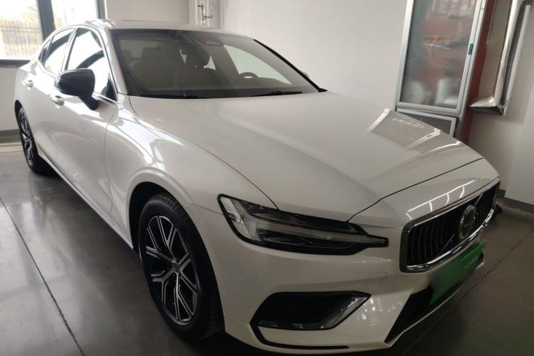 Used Volvo S60 2025 B4 Zhiyi Luxury Edition Front Right 45 Deg