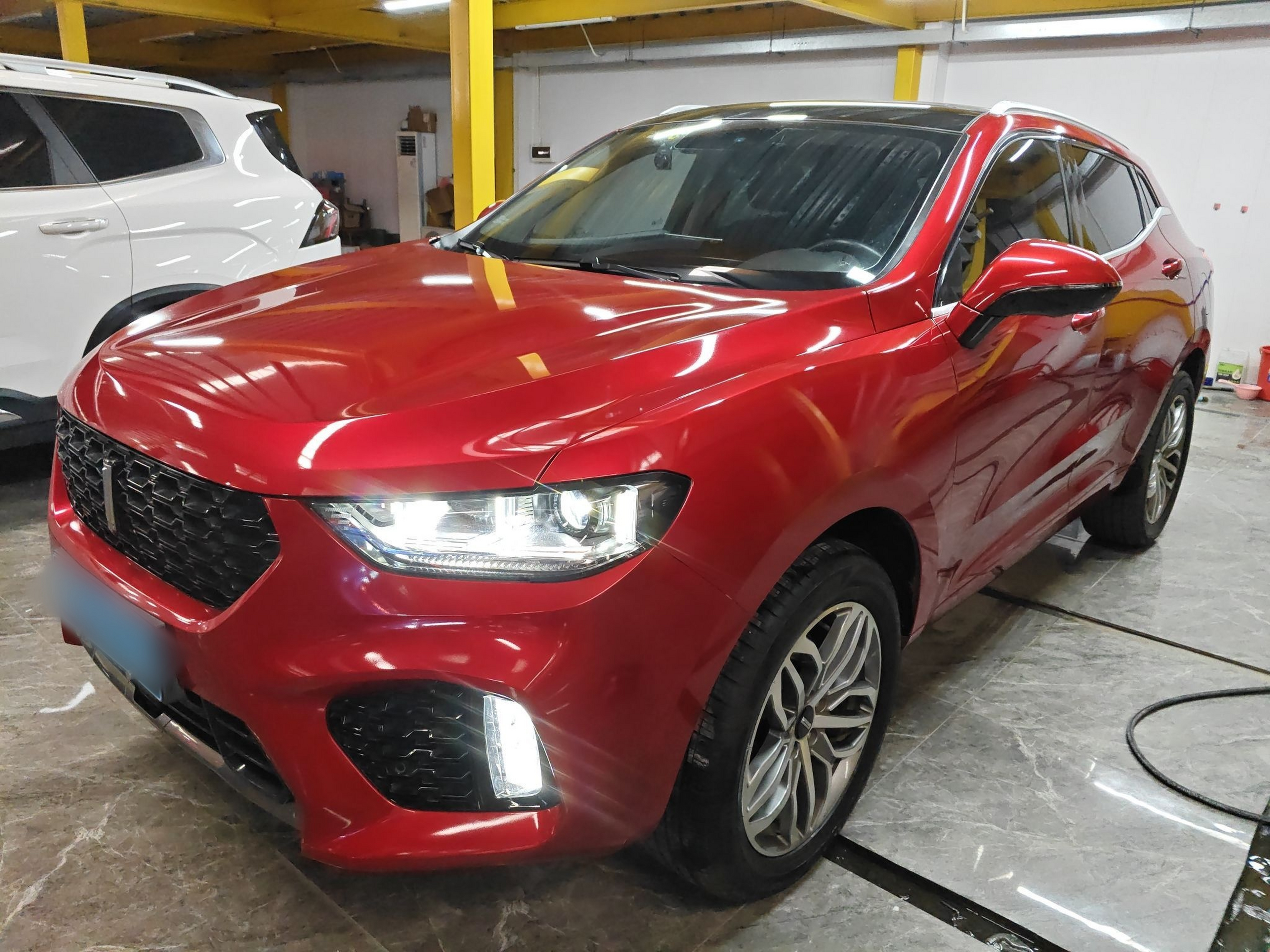 Под передней частью автомобиля