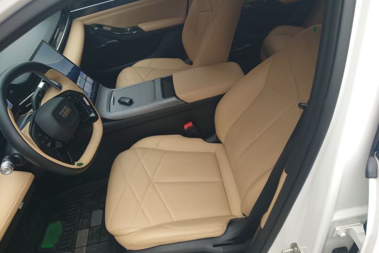 Used Geely Galaxy L6 2023 125km MAX