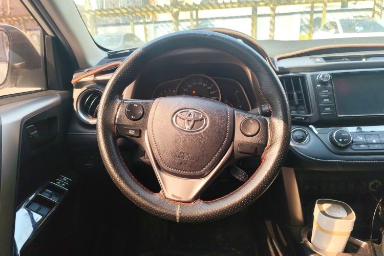 Used Toyota RAV4 2016 2.0L CVT Two-Wheel Drive Fashion Edition China V Standard