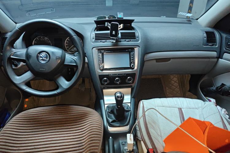 Used Skoda Octavia 2015 Classic Model 1.6L Manual Eado Version
