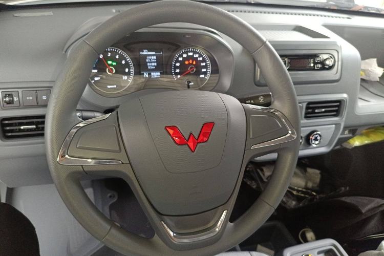 Used Wuling Yangguang 2025 Model 400km Bus Edition—Comfort Edition