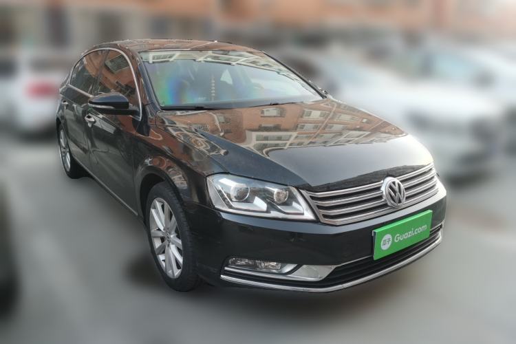 Used Volkswagen Magotan 2015 1.8TSI Luxury Model Front Right 45 Deg