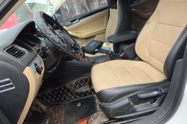 Used Volkswagen Sagitar 2015 1.6L Manual Comfort Model