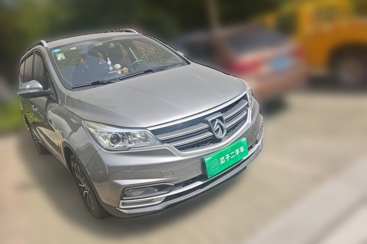 Used Baojun 730 2019 1.5L Manual Fashion Model 7-seater China VI Front Right 45 Deg