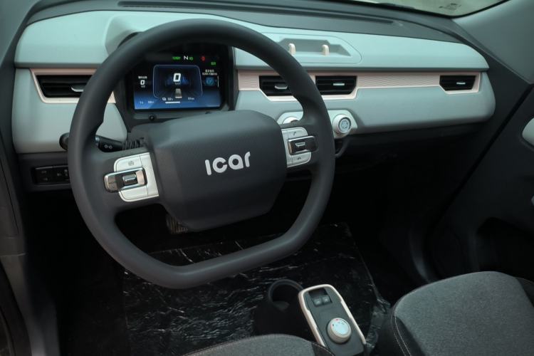 Used Chery QQ Ice Cream 2022 120km Conical Shape Lithium Iron Phosphate Center Console