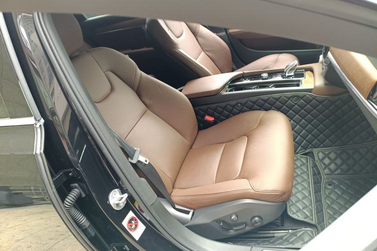 Used Volvo S90 2024 B5 Zhiyi Luxury Edition
