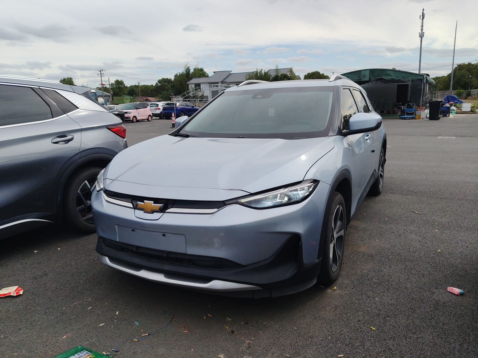 Под передней частью автомобиля