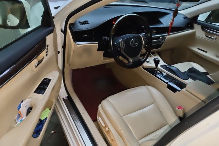 Used Lexus ES 2013 250 Elegant Edition Driver Seat