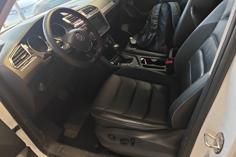 Used Volkswagen Tiguan L 2018 Facelift 330TSI Automatic Two-Wheel Drive Luxury Edition Left Front Seat