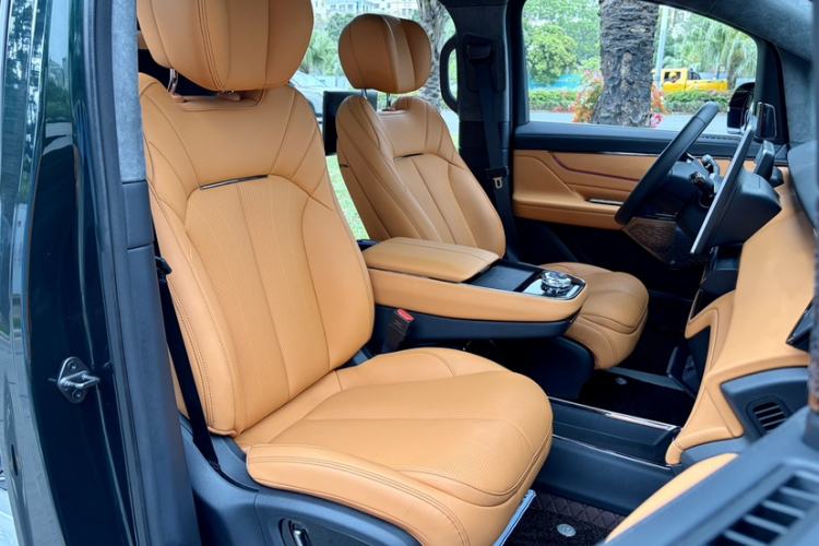 Used Geely Galaxy LEVC L380 2025 805 km Flagship Version All-Wheel Drive Right Front Seat