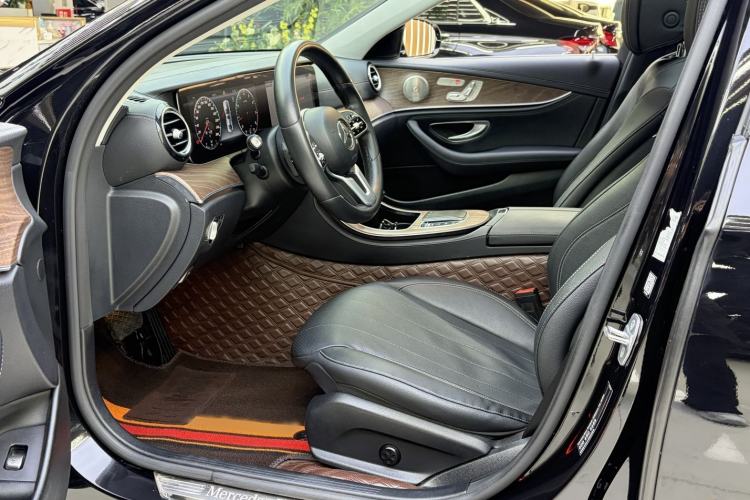 Used Mercedes-Benz E-Class 2019 Facelifted E 300 L Stylish Version Interior 4