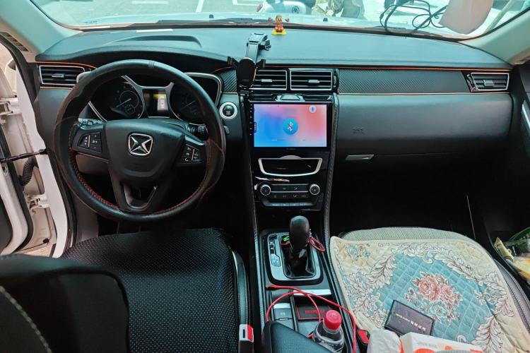 Used JMC Yusheng S330 2016 1.5L GTDi Automatic Two-Wheel Drive Prestige Edition Center Console