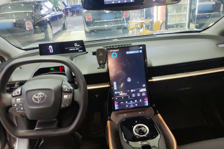 Used Toyota bZ3 2023 517 km Elite PRO Center Console