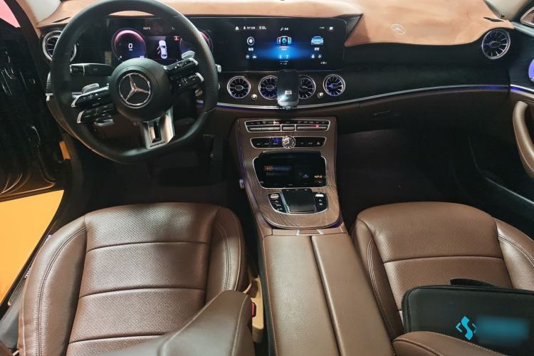 Used Mercedes-Benz E-Class 2018 Facelifted E 300 L Stylish Version Center Console