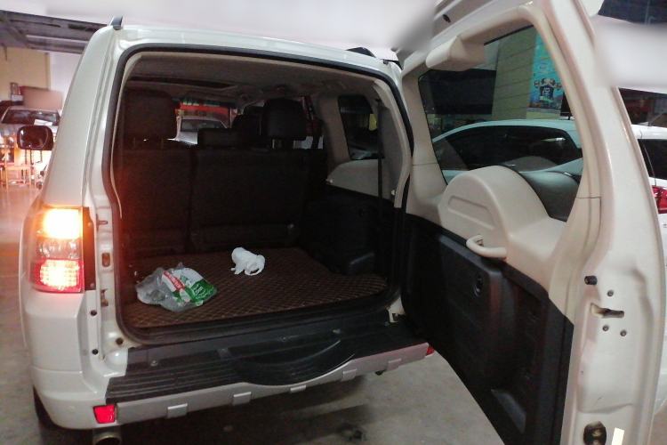 Used Mitsubishi Pajero 2015 3.0L Automatic Elite Edition China V Standard