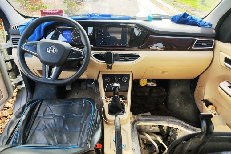 Used CHANGAN KUAYUE Xing V5 2021 1.6L Fortune-Attracting Edition Comfort Model DAM16KR Center Console