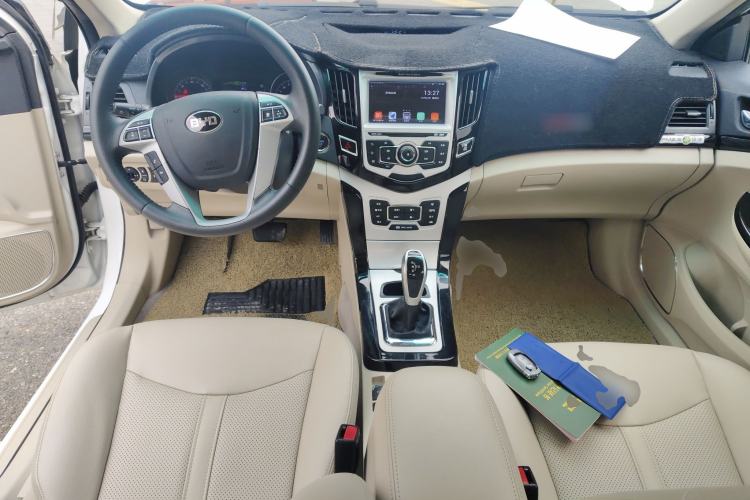 Used BYD e5 2018 450 Smart Connect Deluxe Edition Center Console