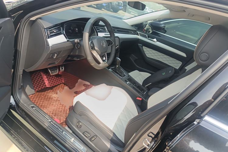 Used Volkswagen Magotan 2025 Revised Version Zhongxiang Edition 330TSI DSG Luxury Trim Driver Seat