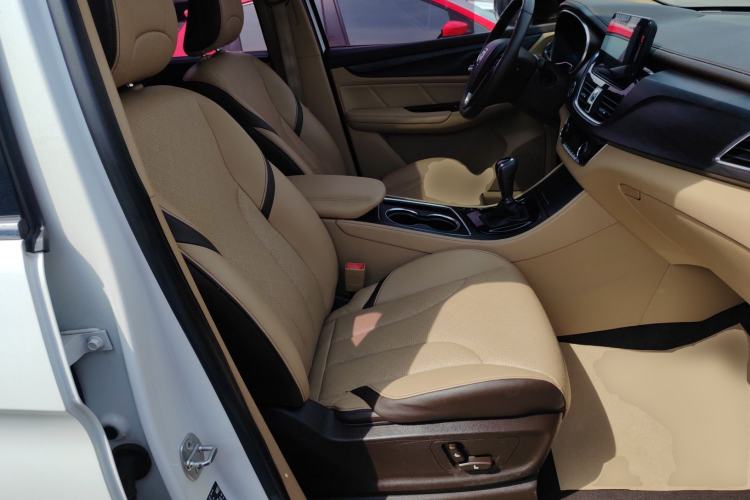 Used Baojun 730 2017 1.8L iAMT Prestige Version 7 Seats Right Front Seat
