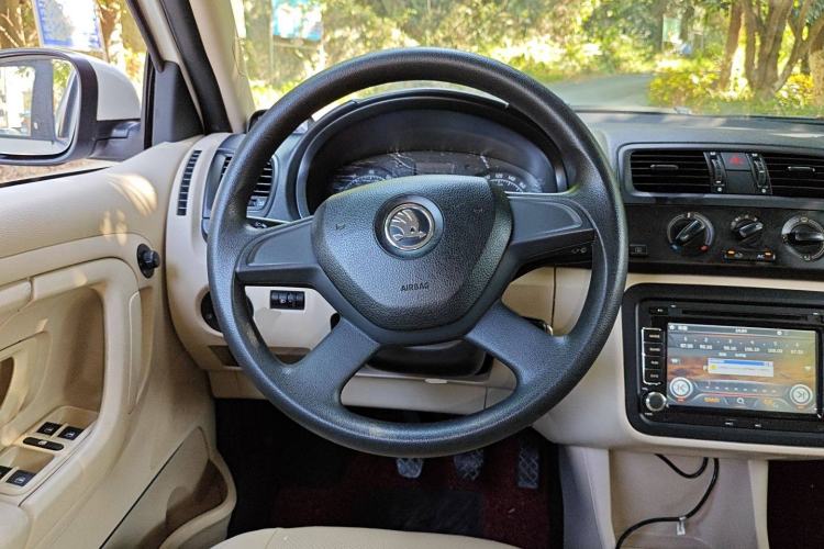 Used Skoda Fabia 2014 1.4L Manual Crystal Edition
