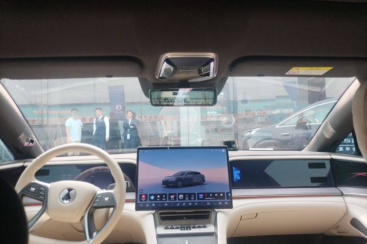 Used Denza Z9 2024 1100 km All-Wheel-Drive Ultra Version
