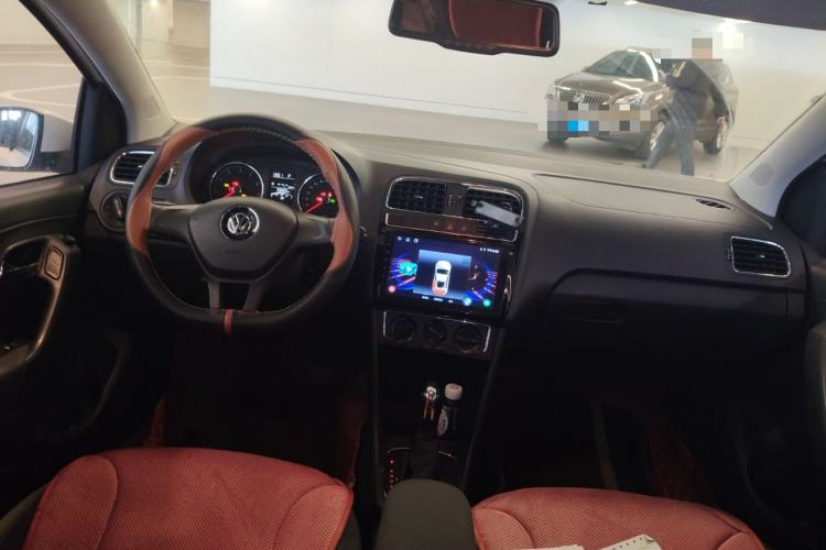 Used Volkswagen Polo 2014 1.4L Automatic Comfort Edition Center Console