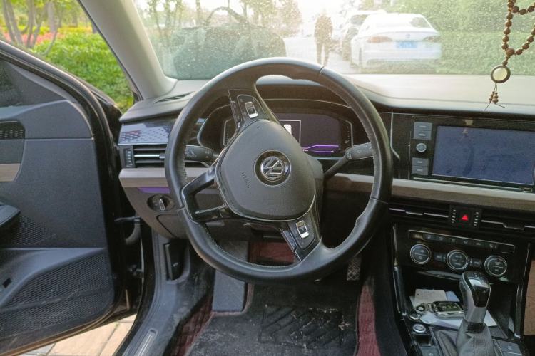 Used Volkswagen Passat 2019 330TSI Luxury Edition China VI Standard
