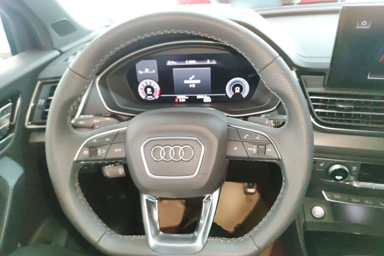 Used Audi Q5L 2024 45 TFSI Luxury Dynamic Model Steering Wheel