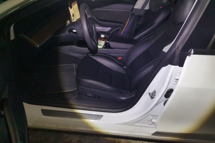 Used Tesla Model 3 2020 Long-Range Rear-Wheel-Drive Version Left Front Seat