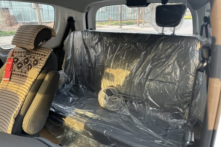 Used Wuling Hongguang New Energy 2025 Extended-Range Hybrid 50KM Comfort Version Interior 12