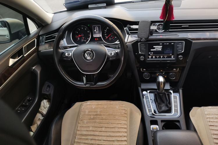 Used Volkswagen Magotan 2017 330TSI DSG Luxury Model Steering Wheel