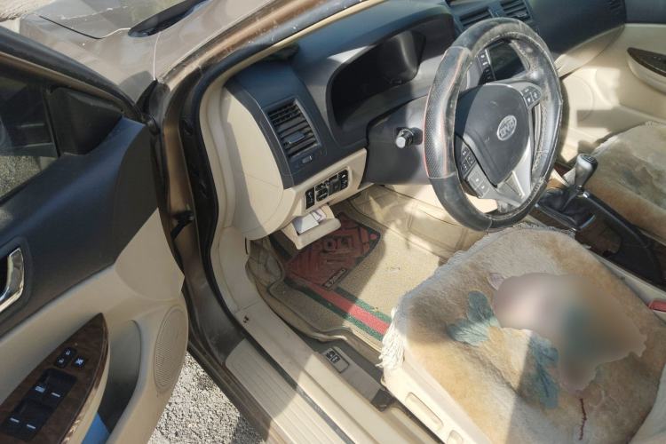 Used BYD G6 2011 2.0L Manual Luxury Version Driver Seat