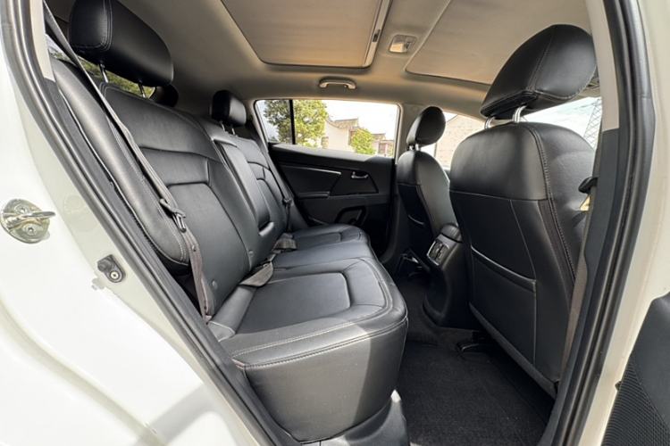 Used Kia Sportage R 2015 2.0L Automatic Two-Wheel Drive DLX Model
