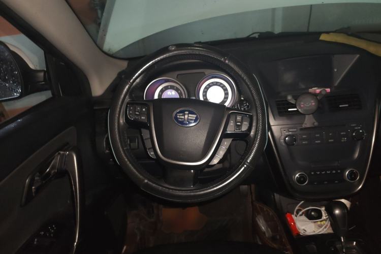 Used Bestune X80 2015 2.0L automatic comfort version
