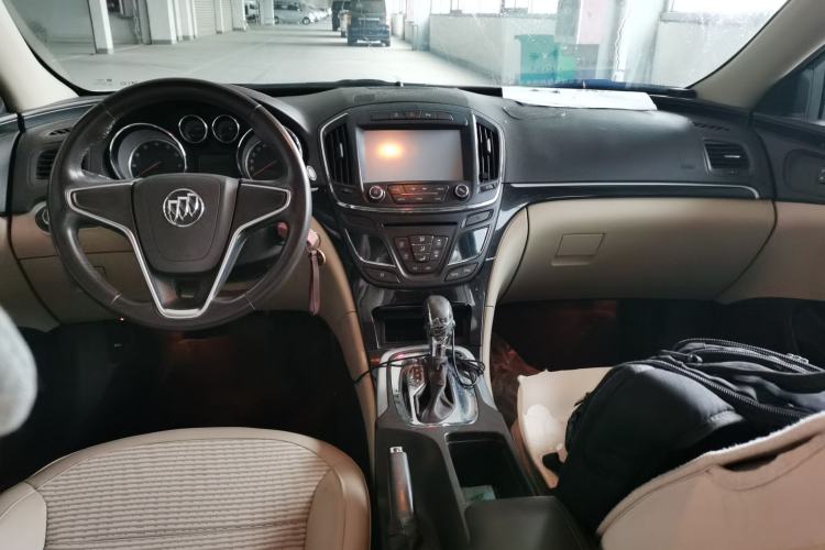 Used Buick Regal 2014 2.0L Leading Fashion Edition Center Console