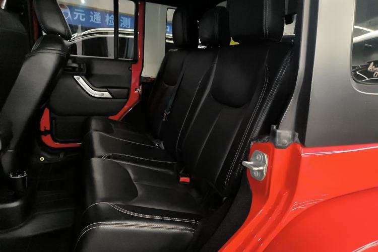 Used Jeep Wrangler 2017 3.0L Sahara Four-Door Comfort Edition Left Rear Seat