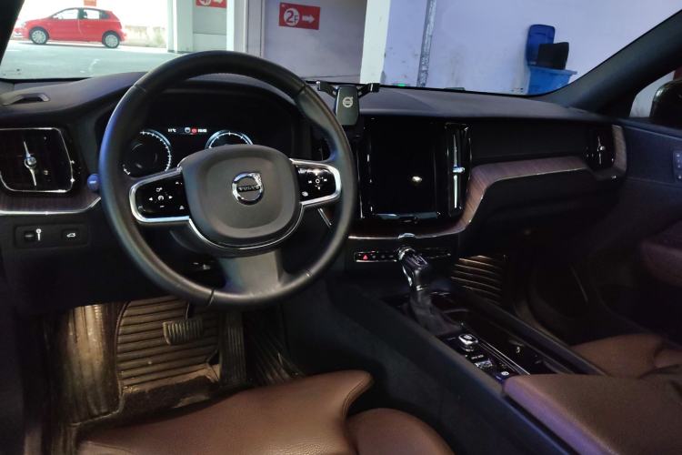 Used Volvo XC60 2021 T5 4x4 Smart Luxury Edition
