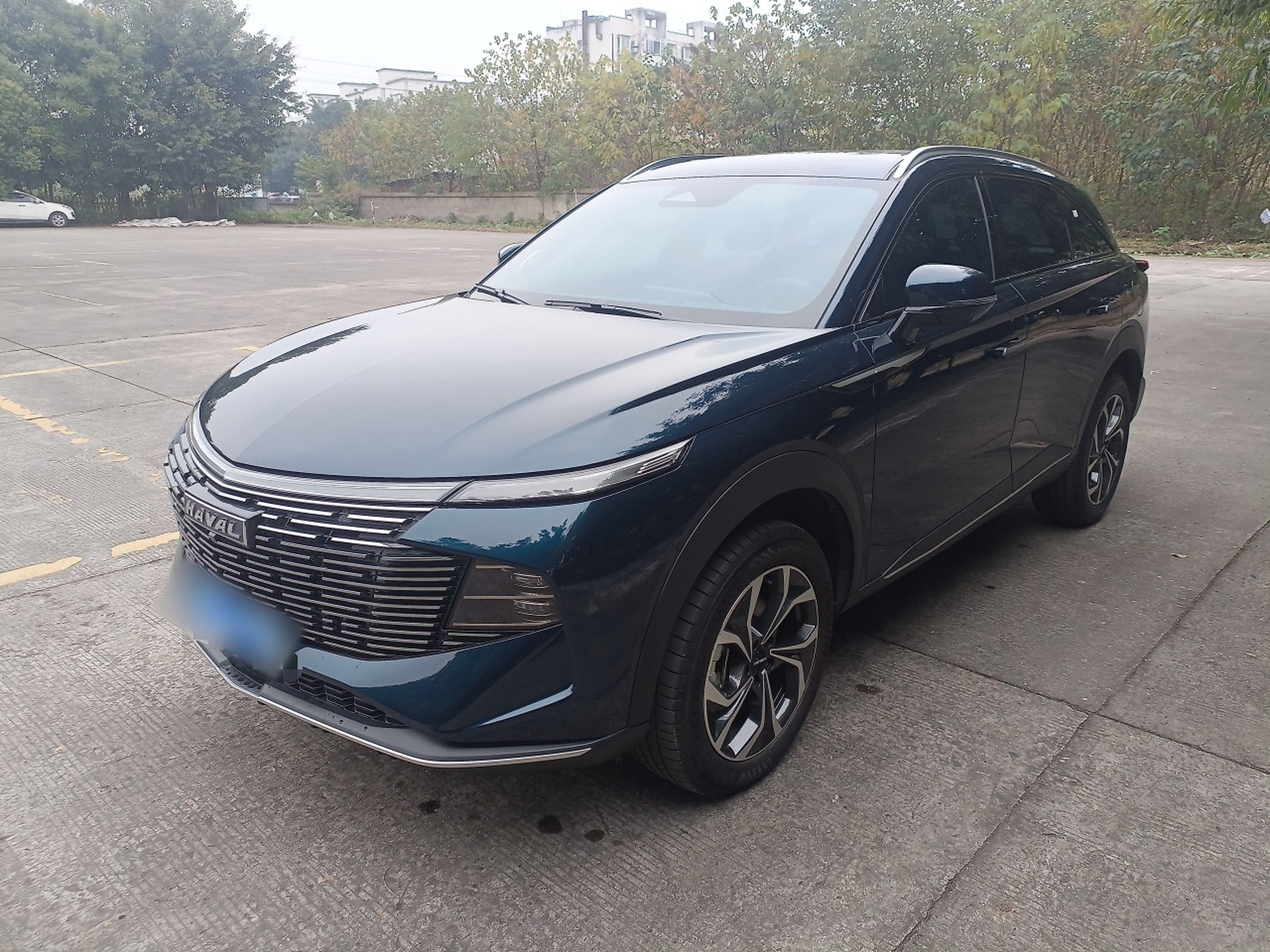 Под передней частью автомобиля