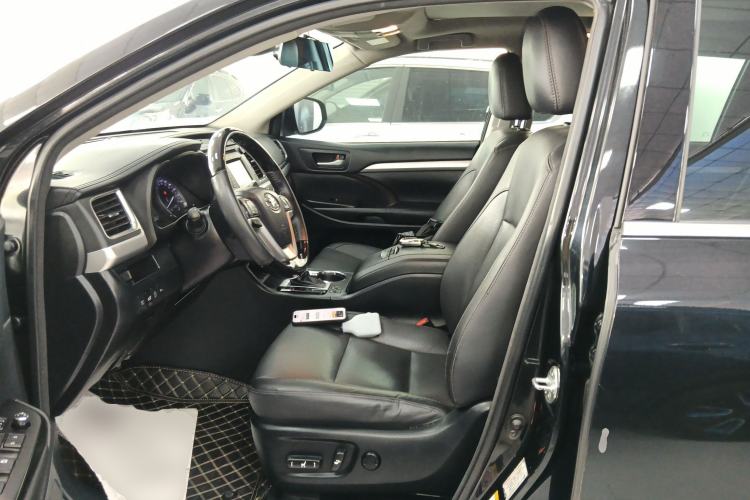 Used Toyota Highlander 2018 2.0T Four-Wheel Drive Luxury Edition 7 Seats China V Emission Standard