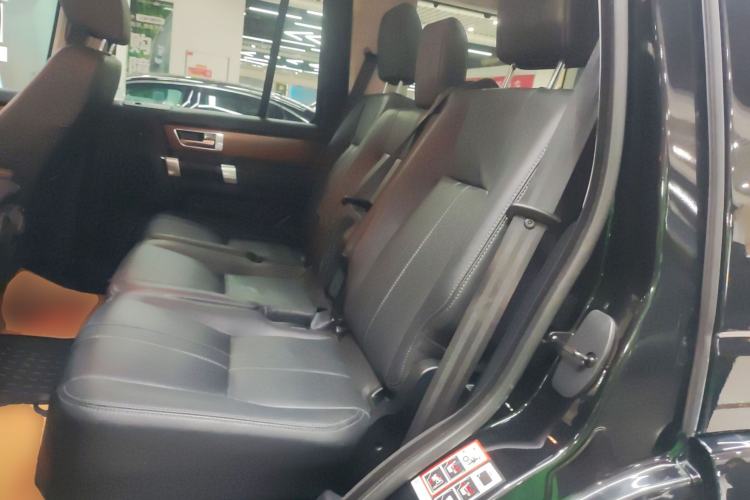 Used Land Rover Discovery 2016 3.0 SC Obsidian Black Heritage Edition SE Left Rear Seat