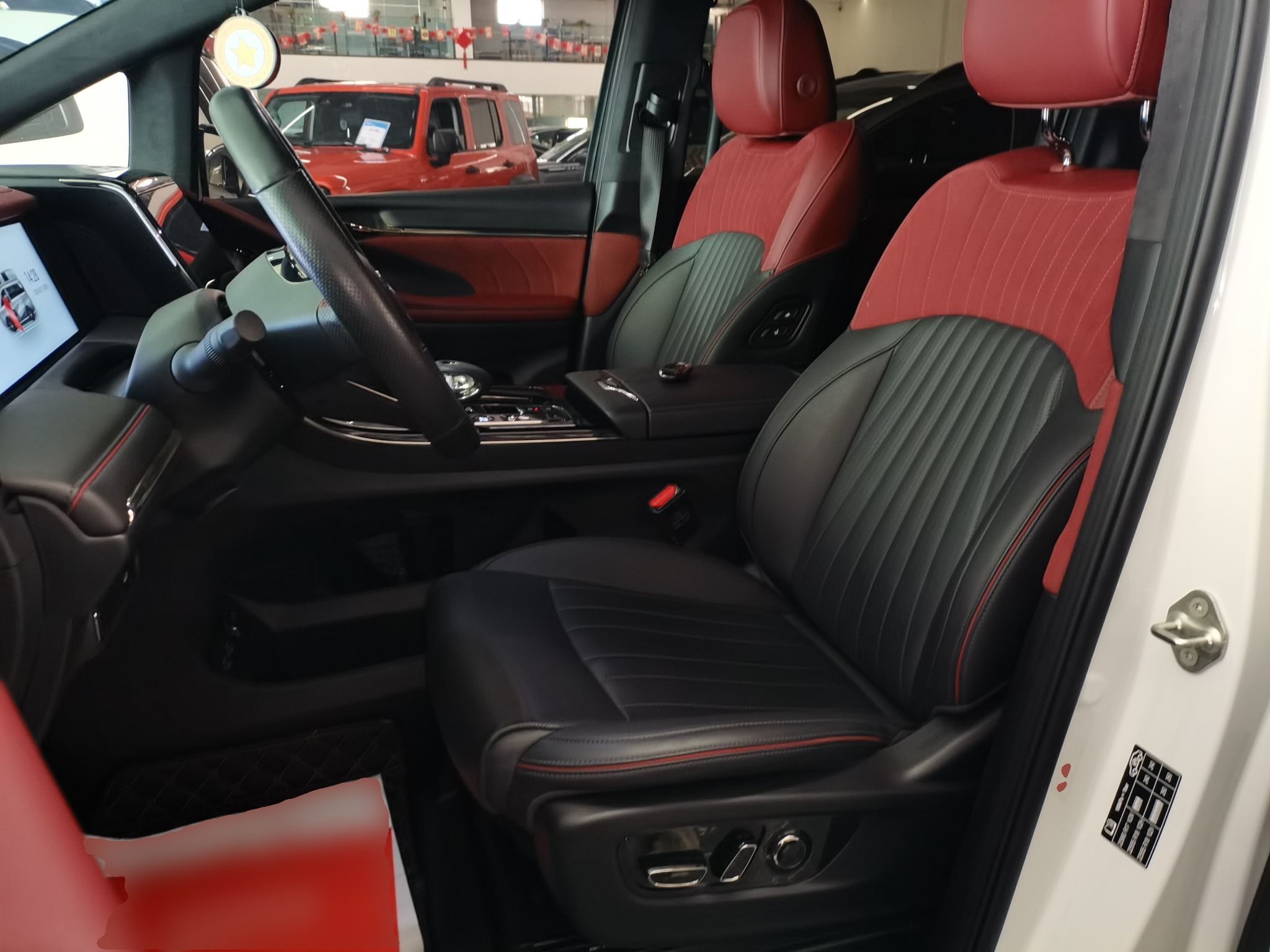 المقاعد الأمامية داخل السيارة