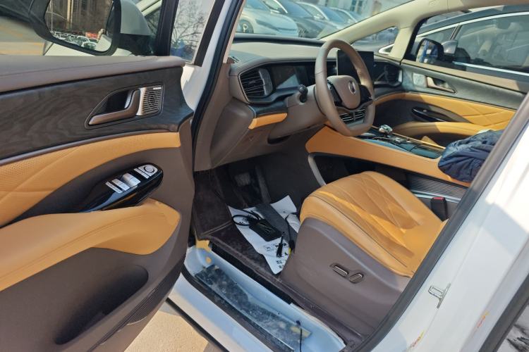 Used Denza D9 2023 DM-i 965 Luxury Model
