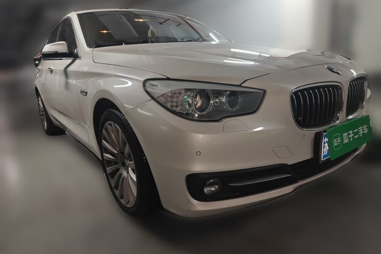 Used BMW 5 Series GT 2014 535i Leading Model Front Right 45 Deg