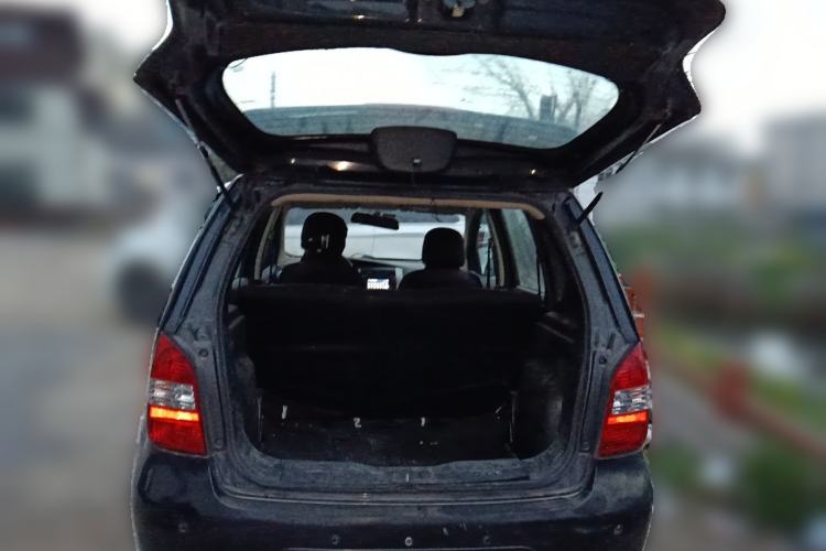 Used Nissan Livina 2010 Jingyue Edition 1.6L Automatic All-in-One Model Trunk