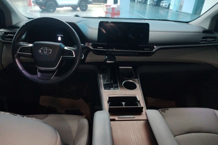 Used Toyota SIENNA 2021 2.5L Hybrid Luxury Edition Center Console