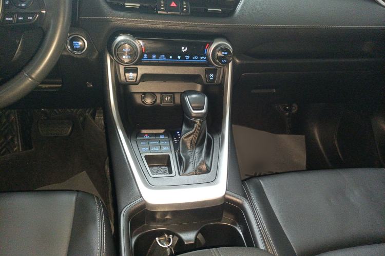 Used Toyota Wildlander 2022 2.0L CVT 4x4 Luxury PLUS Edition
